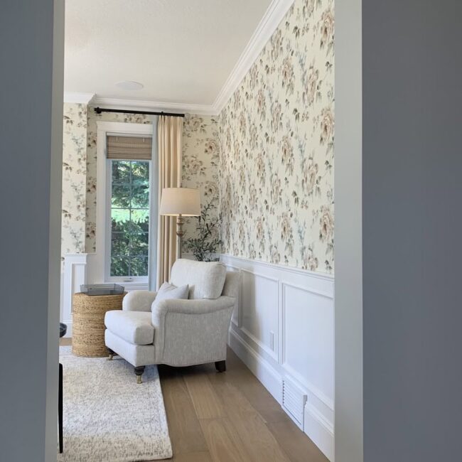 Flower wallpaper in a living room