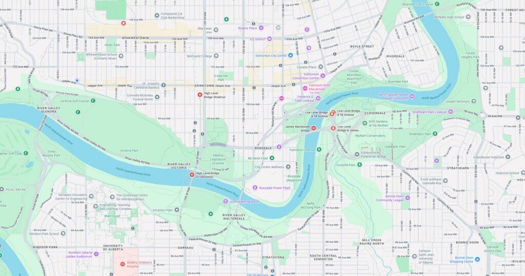River and city map showing bridges, parks, and streets in an urban setting.